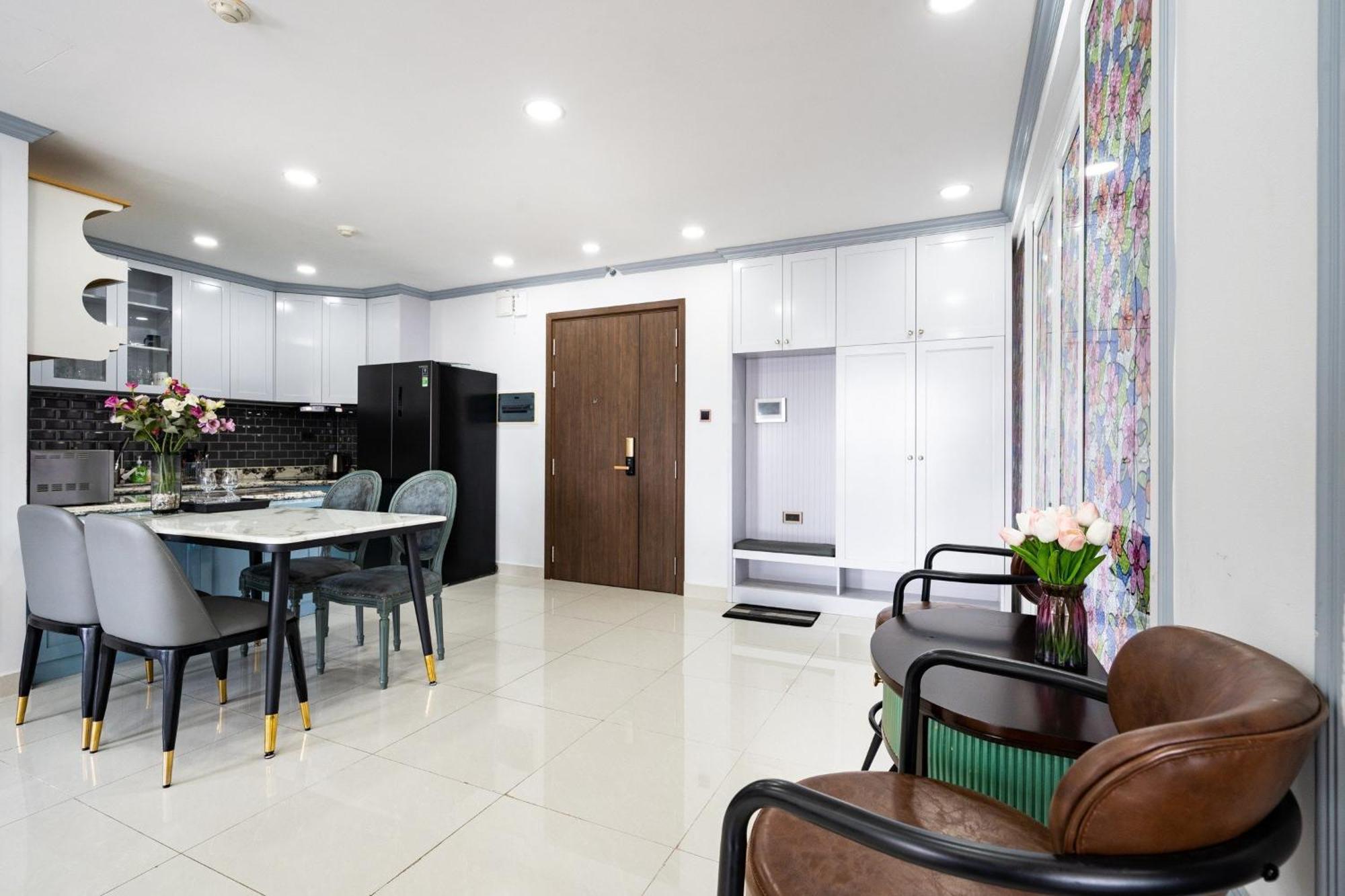 Lyn's Home-river Gate- Pool- Gym-pick Up * TP. Hồ Chí Minh